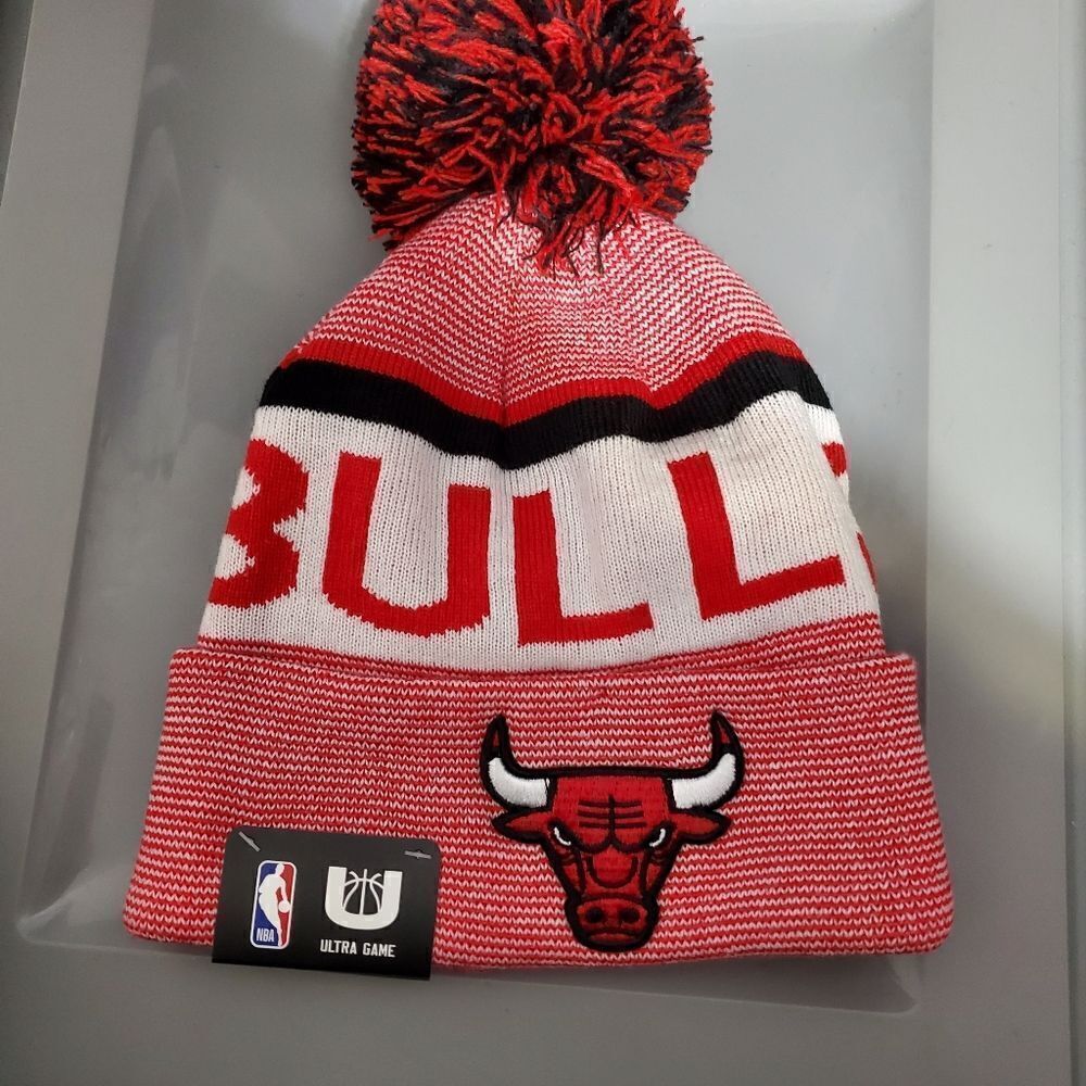 Chicago Bulls NWT Pom Beanie Ultra Game Officially Licensed Hat Red Raised Bull